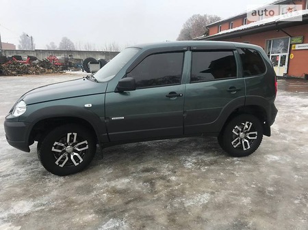 Chevrolet Niva 2015  випуску Полтава з двигуном 1.7 л газ позашляховик механіка за 10700 долл. 