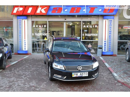 Volkswagen Passat 2013  випуску Київ з двигуном 2 л дизель універсал автомат за 13600 євро 