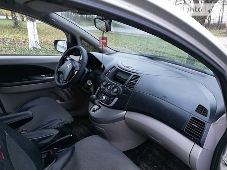 Mitsubishi Grandis 2008  випуску Житомир з двигуном 2.4 л газ універсал автомат за 9900 долл. 