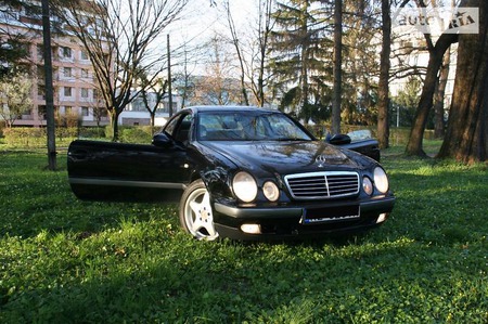 Mercedes-Benz CLK 320 1998  випуску Ужгород з двигуном 0 л бензин купе автомат за 2850 долл. 