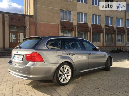 BMW 318 2012  випуску Івано-Франківськ з двигуном 2 л дизель універсал механіка за 11300 долл. 