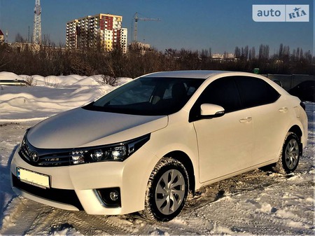 Toyota Corolla 2016  випуску Харків з двигуном 0 л газ седан механіка за 14999 долл. 