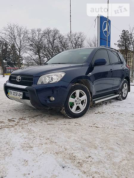 Toyota RAV 4 2007  випуску Хмельницький з двигуном 2 л газ позашляховик автомат за 12000 долл. 