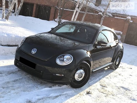 Volkswagen Beetle 2015  випуску Харків з двигуном 0 л бензин хэтчбек автомат за 15600 долл. 