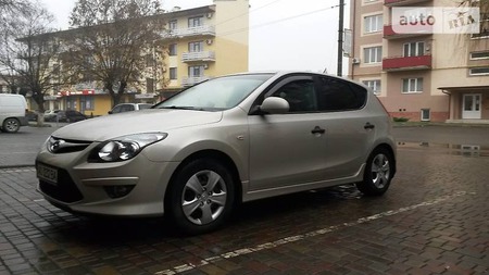 Hyundai i30 2011  випуску Ужгород з двигуном 1.4 л газ хэтчбек механіка за 8500 долл. 