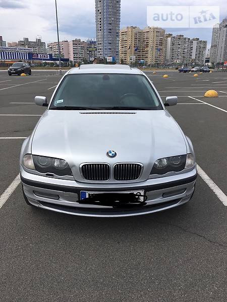 BMW 330 2001  выпуска Киев с двигателем 3 л дизель  автомат за 1800 долл. 