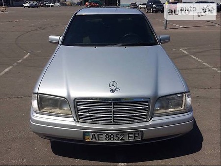 Mercedes-Benz C клас 1994  випуску Одеса з двигуном 1.8 л газ седан механіка за 4000 долл. 