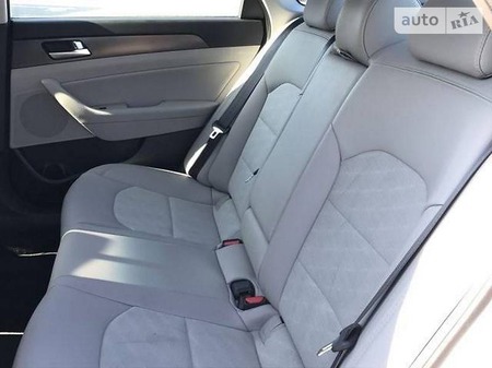 Hyundai Sonata 2015  випуску Київ з двигуном 0 л гібрид седан механіка за 12000 долл. 