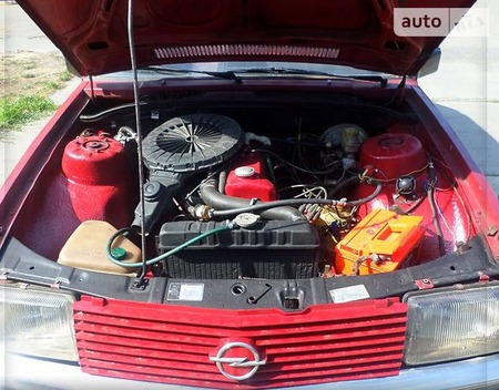 Opel Rekord 1981  випуску Дніпро з двигуном 2 л газ седан механіка за 1300 долл. 