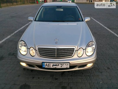 Mercedes-Benz E 270 2004  випуску Дніпро з двигуном 2.7 л дизель седан автомат за 10000 долл. 