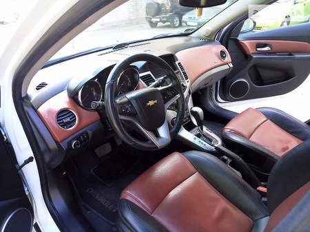 Chevrolet Cruze 2010  випуску Івано-Франківськ з двигуном 1.8 л газ седан автомат за 7999 долл. 