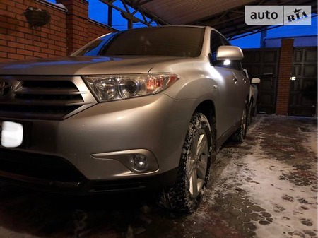 Toyota Highlander 2012  випуску Дніпро з двигуном 3.5 л газ позашляховик автомат за 24800 долл. 