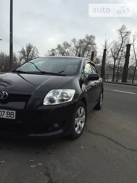 Toyota Auris 2008  випуску Донецьк з двигуном 0 л бензин седан автомат за 7500 долл. 