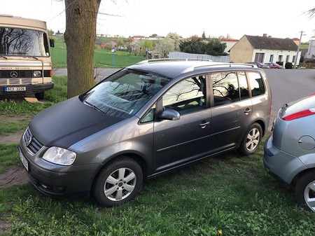 Volkswagen Touran 2005  випуску Тернопіль з двигуном 2 л   автомат за 5000 долл. 