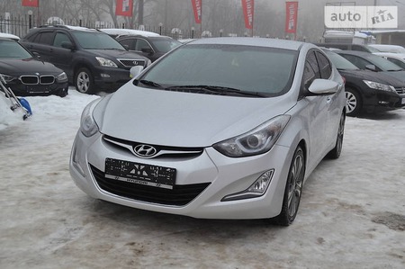 Hyundai Elantra 2015  выпуска Киев с двигателем 1.6 л дизель седан автомат за 15200 долл. 