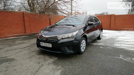 Toyota Corolla 2015  випуску Харків з двигуном 0 л бензин седан механіка за 11400 долл. 