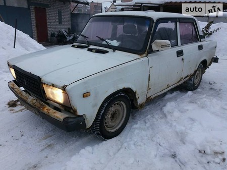 Lada 2107 1997  випуску Харків з двигуном 1.5 л газ седан механіка за 650 долл. 