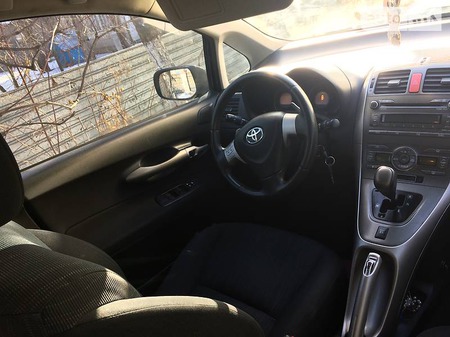 Toyota Auris 2008  випуску Тернопіль з двигуном 0 л бензин седан автомат за 8500 долл. 