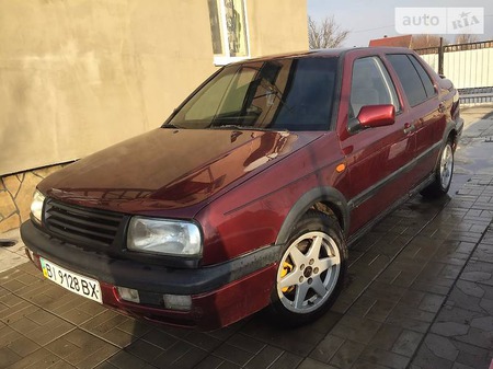 Volkswagen Vento 1992  випуску Полтава з двигуном 2 л  седан механіка за 2999 долл. 