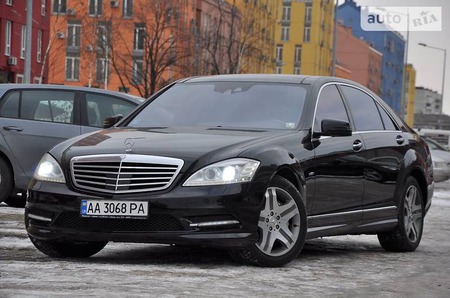 Mercedes-Benz S 500 2011  выпуска Киев с двигателем 0 л бензин седан автомат за 34500 долл. 