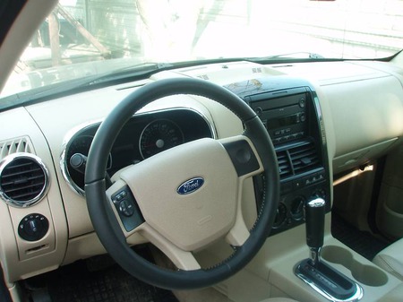 Ford Explorer 2006  випуску Луцьк з двигуном 4 л газ позашляховик автомат за 15500 долл. 