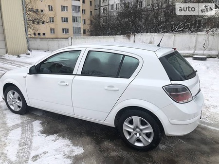 Opel Astra 2012  випуску Рівне з двигуном 0 л бензин хэтчбек автомат за 8500 долл. 