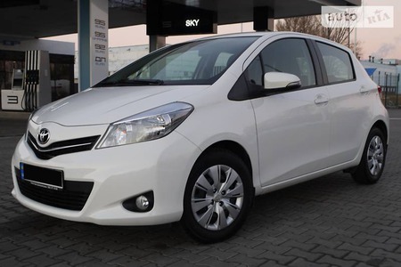 Toyota Yaris 2013  випуску Дніпро з двигуном 1.3 л бензин хэтчбек автомат за 11200 долл. 