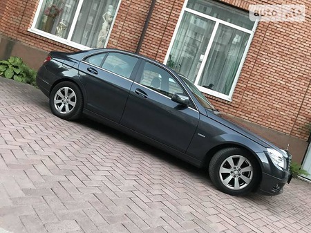 Mercedes-Benz C 200 2010  випуску Кропивницький з двигуном 2.1 л дизель седан автомат за 13200 долл. 