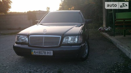 Mercedes-Benz S 420 1994  випуску Донецьк з двигуном 4.2 л бензин  автомат за 6000 долл. 