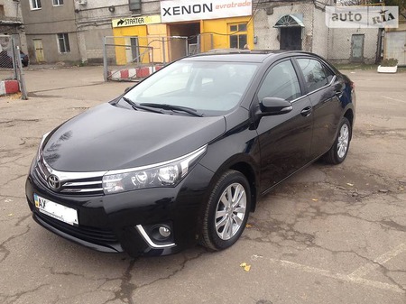 Toyota Corolla 2014  випуску Харків з двигуном 0 л бензин седан автомат за 15900 долл. 