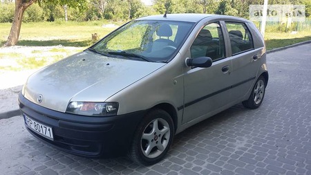 Fiat Punto 2000  випуску Львів з двигуном 1.2 л газ седан механіка за 800 долл. 