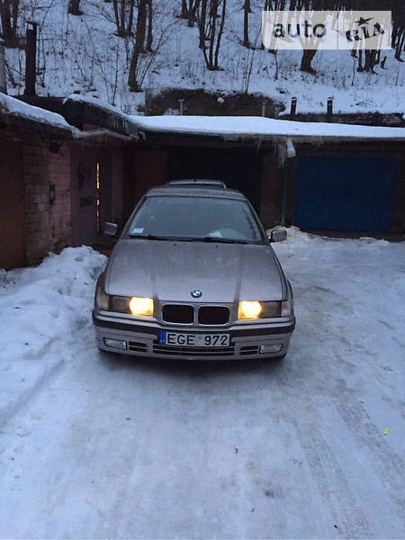 BMW 318 1995  випуску Київ з двигуном 1.8 л газ хэтчбек автомат за 1800 долл. 