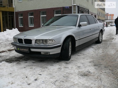 BMW 740 2000  випуску Миколаїв з двигуном 4.4 л газ седан автомат за 6299 долл. 
