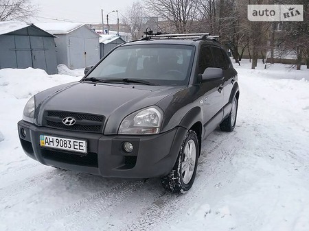 Hyundai Tucson 2008  випуску Донецьк з двигуном 2 л бензин позашляховик механіка за 10500 долл. 