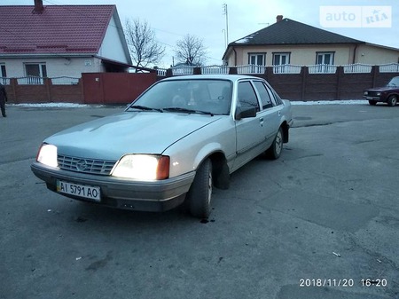 Opel Rekord 1985  випуску Київ з двигуном 2 л газ седан механіка за 1300 долл. 