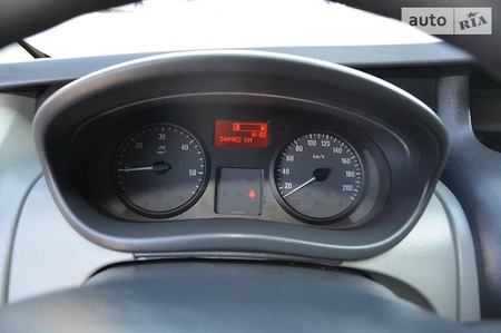 Opel Vivaro 2011  випуску Київ з двигуном 2 л бензин мінівен механіка за 8000 долл. 