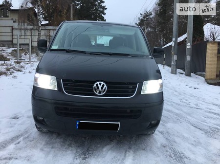 Volkswagen Multivan 2007  випуску Київ з двигуном 2 л бензин мінівен механіка за 13900 долл. 