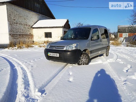 Citroen Berlingo 2004  випуску Житомир з двигуном 0 л бензин мінівен механіка за 5000 долл. 