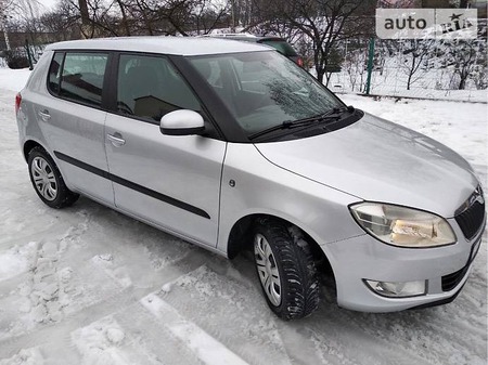 Skoda Fabia 2012  випуску Львів з двигуном 1.4 л газ хэтчбек механіка за 6999 долл. 