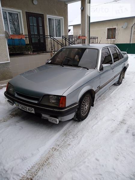 Opel Rekord 1986  випуску Івано-Франківськ з двигуном 2.2 л бензин седан механіка за 1350 долл. 