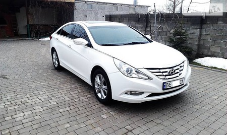 Hyundai Sonata 2013  випуску Миколаїв з двигуном 2.4 л газ седан автомат за 12900 долл. 