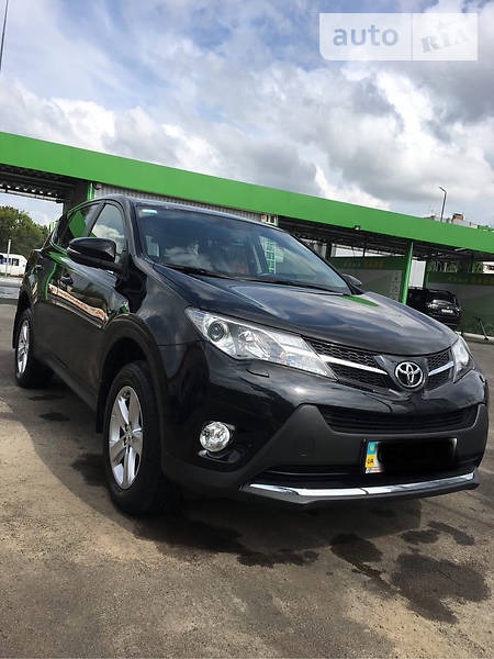 Toyota RAV 4 2014  випуску Чернігів з двигуном 2.5 л бензин седан автомат за 25000 долл. 