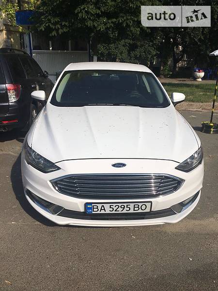 Ford Fusion 2017  випуску Дніпро з двигуном 2 л гібрид  автомат за 21500 долл. 