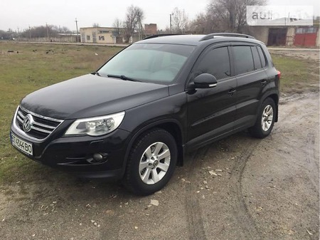 Volkswagen Tiguan 2010  випуску Херсон з двигуном 2 л газ позашляховик автомат за 12500 долл. 