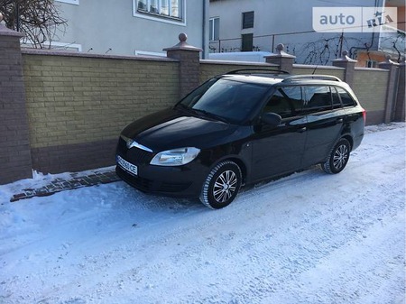 Skoda Fabia 2010  випуску Ужгород з двигуном 1.2 л бензин універсал механіка за 6500 долл. 