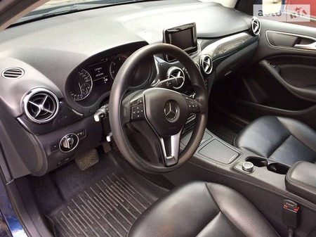 Mercedes-Benz B 180 2012  випуску Запоріжжя з двигуном 1.8 л дизель седан автомат за 11900 долл. 