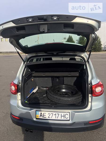 Volkswagen Tiguan 2011  випуску Дніпро з двигуном 2 л газ позашляховик автомат за 13900 долл. 