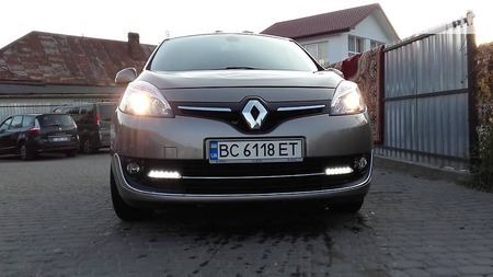 Renault Scenic 2012  випуску Львів з двигуном 1.5 л дизель мінівен автомат за 10400 долл. 