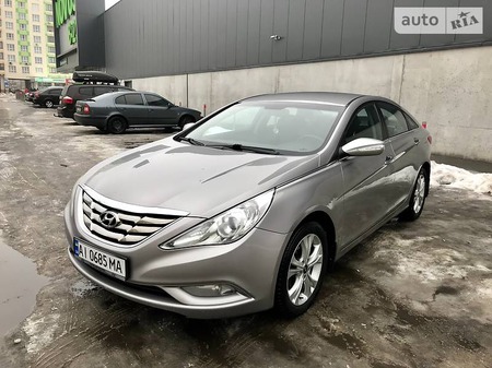 Hyundai Sonata 2011  випуску Київ з двигуном 2 л бензин седан механіка за 10300 долл. 