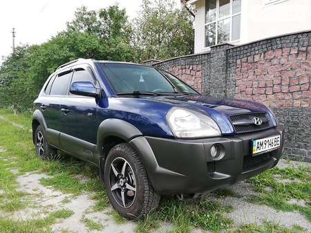 Hyundai Tucson 2005  випуску Житомир з двигуном 2 л газ позашляховик автомат за 8999 долл. 